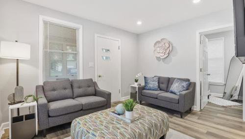 Cozy Chic 4BD 2BA Home in St Charles - Foto 1