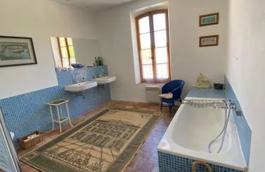 Stylish large house with heated pool in historic village - Foto 26