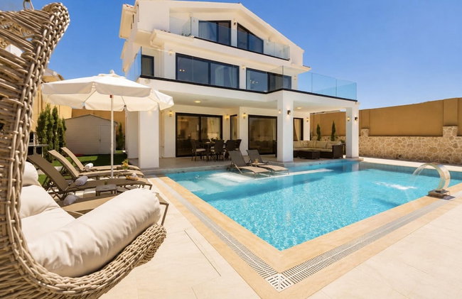Luxury 4-bed Villa With Private Pool and Jacuzzi - Foto 41