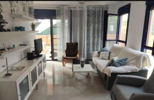 Piso planta baja y gran patio con piscina comunitaria de alquiler temporal - Foto 5