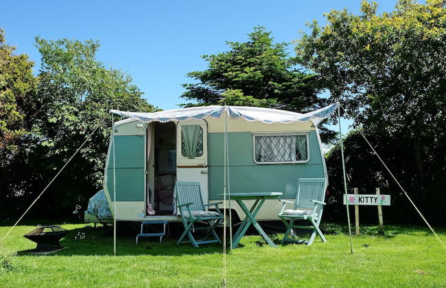 Kitty Unique 60s Caravan set in Pretty Garden - Foto 9