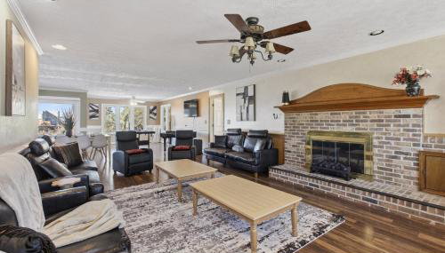 Paradise on Ocean Waterway Huge 5000 sq ft w Private Pool, Boat Dock, Grand Piano, Game Tables, BBQ, 1 acre Yard, Crib, Sleeps 34 - Foto 2