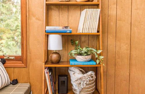 Waterfront Retreat with Fireplace, Hot Tub & Sauna - Foto 27