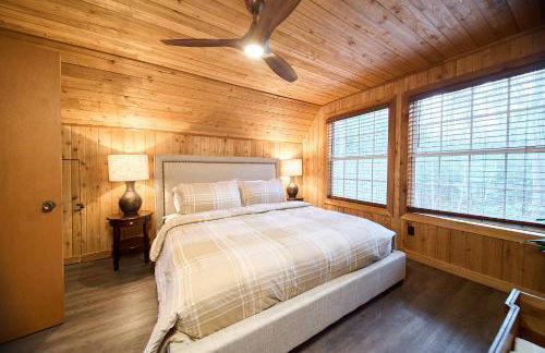 Waterfront A-Frame Cabin w Hot Tub, Outdoor Kitchen, Firepit Near Hiking & ATV Trails - 10 mins to Helen, GA - Foto 17