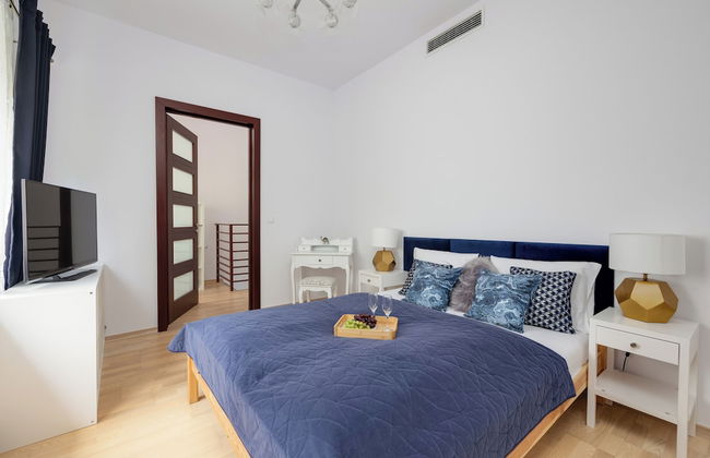 Apartment With Pool by Renters Prestige - Photo 5