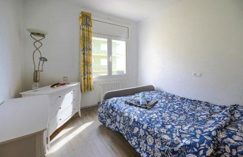 Nice Apartment In Pineda De Mar - Photo 18