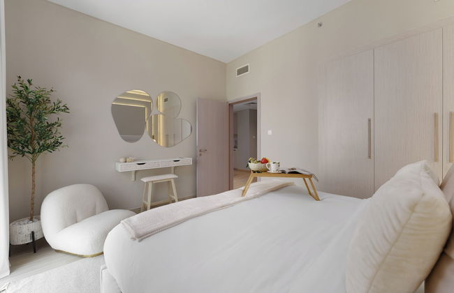 Maison Privee - Charming Retreat w/ Panoramic Views on Yas Island - Photo 7