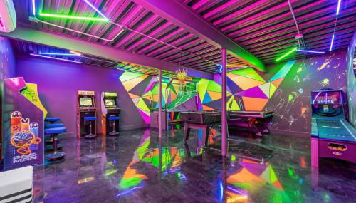 Newly Renovated Luxe Home near Asheville | Pool, Hot Tub, Theater & Games! - Foto 5, Game Room