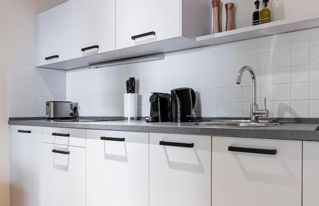 Schoenhouse Berlin City Street - Photo 59