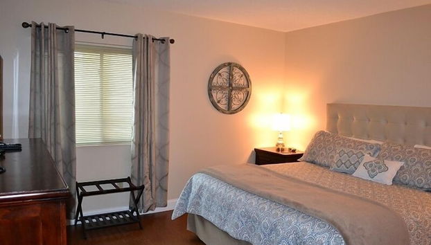 Attractive 504 2BD Condo with Private Balcony and Jacuzzi Tub by RedAwning - Foto 3, Habitación