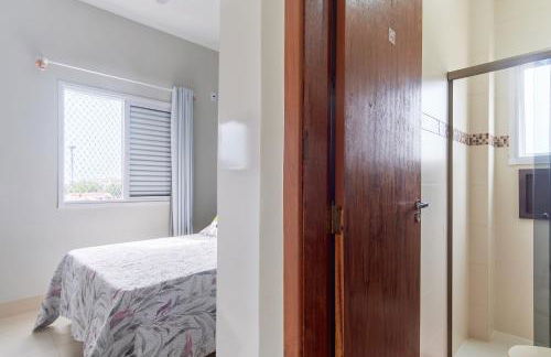 Dois Quartos, Sacada com Churrasqueira, a 400 MTS do Projeto Tamar e 800 MTS do Aquário - Foto 26