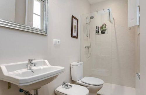 Lovely Designed House Connected To Center - Foto 38