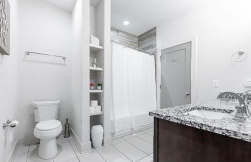 Modern Luxe Townhome with Rooftop Cinema - Foto 35