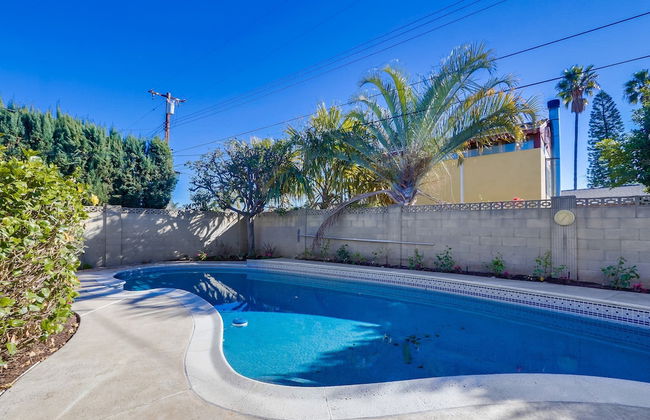 Gorgeous Upgraded 5 Bedroom & 3 Bath Home with pool - Photo 35