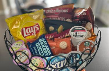 3-Bedroom, Prime Location, Private Backyard! - Foto 19