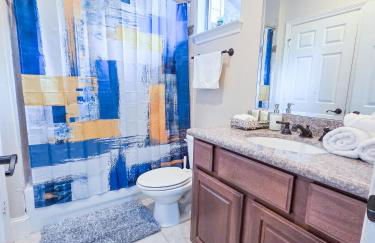 Artsy 3-Story Townhouse Near the Galleria Area! - Foto 23