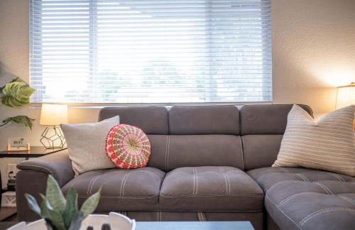 Private Upper Unit Home, Pet Friendly, Min to DT - Foto 31