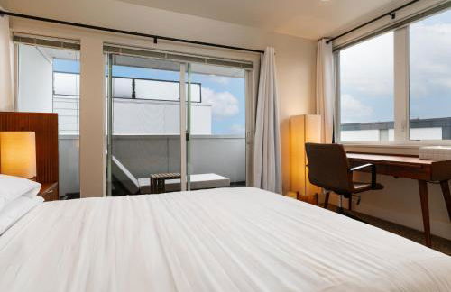 Lux Townhome With Parking and Rooftop Putting Green - Foto 5