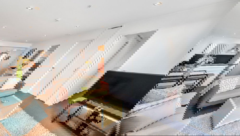 Spacious 2BR CBD Apartment Balcony - Foto 1, Imagen principal