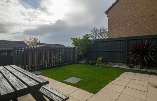 Modern 2 Bed House with Parking and Garden - Photo 19