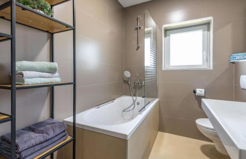 Villa Welcome Home, a spacious and modern villa with a sea view - Foto 19