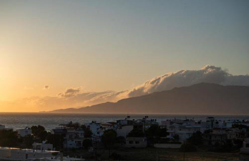 Kalamaki-Sunset - Scenic Sunset & Sea Views - Steps from Shore! - Foto 62