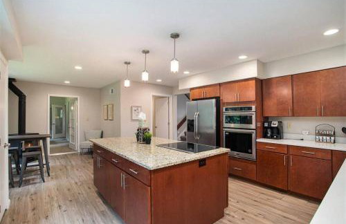 Smitten in da Mitten - 18 acres, Arcades, High Spd Web, Hot Tub, Pond! - Foto 22