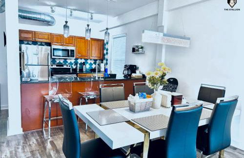 The Stallion #310 - Walk to Museums - Premium Loft with gated parking - Foto 9