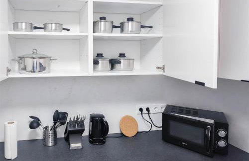 ALFA Stuttgart Doppelzimmer mit Teeküche und Terrasse Porsche Bosch l Gemeinschaftsbad WIFI SmartTV l Double room with kitchenette and terrace l shared bathroom BS21A5 - Foto 15