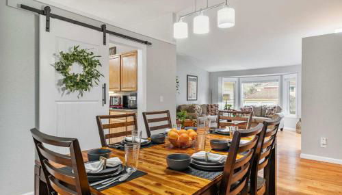 Large Family-Friendly Home on NW Side - Dogs OK - Foto 3