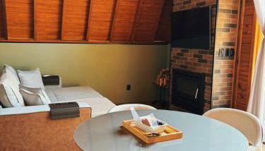 Recanto do Tabuleiro chalé com hidro, lareira, churrasqueira e cozinha perto de floripa - Foto 3