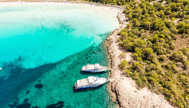 Southern Beaches Boat Tour - Photo 2