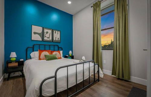 Apt+ 2 Queens+Bunkbed+Free Parking 55"TV - Photo 4