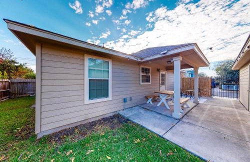 Welcoming home walkable to Steps of Alamodome & riverfront & near River Walk - Foto 25