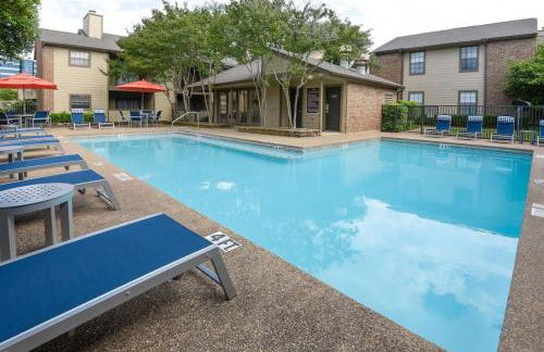 Boulevard Stays Serene 1BR King Suite with Pool Gym & Free Parking 01 - Photo 7