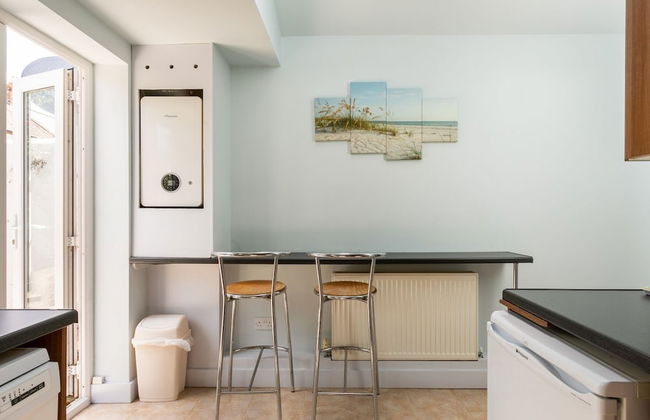 2 b&b 40 Percent off Weekly Half Price Monthly - Photo 6