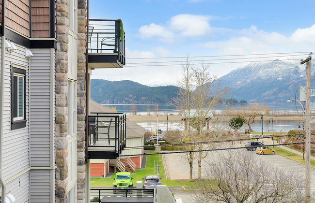 Breathtaking Bliss 2BR Penthouse - Photo 32