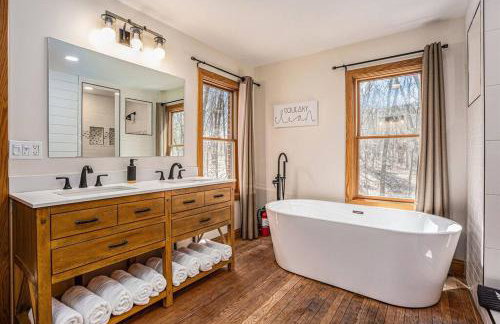 The Hopkins Hideaway - 40 Acres with trails, Arcades, Hot Tub, Fire Pit - Foto 31