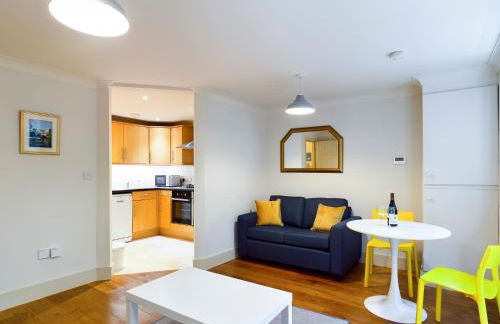 Redhill town centre apartment by Livingo - Foto 3