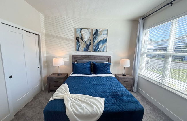 Modern 4BR Family Home With Private Pool - Photo 9