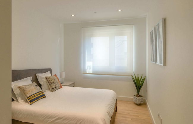 Luxury Modern Apartment With Exceptional Views! Hosted by Sweetstay - Photo 11