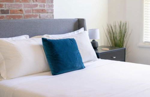 Spacious and Cozy St Louis Gem ABODEbucks - Photo 18