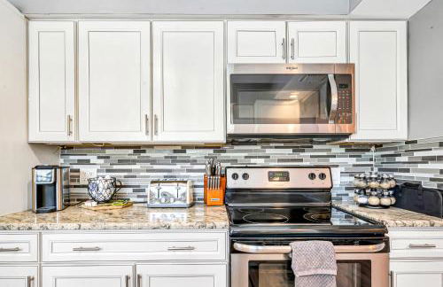 Heated Pool Spa BBQ Pool Table WiFi Near Beach-Downtown Fun - Foto 8