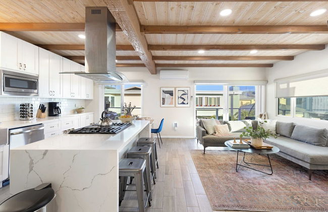 Mission Point 2 by Avantstay Mission Beach Home w/ Large Balcony Steps to Beach! - Photo 8