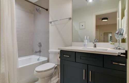 7BR Retreat, Rooftops, Garages, Walkable to Faves 5 Mins to Nissan Stadium, Less than 10 Mins to Broadway, 24 Hr Hospitality, Great for Groups - Foto 52