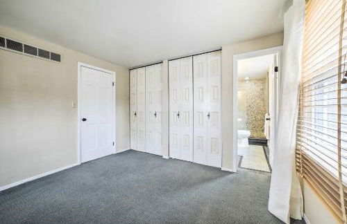 15 Mi to Pittsburgh WFH-Friendly Home with Deck - Foto 16