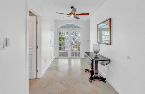 Oceanside Manor- Expansive Waterfront Pool Home, 30' Dock - Foto 16