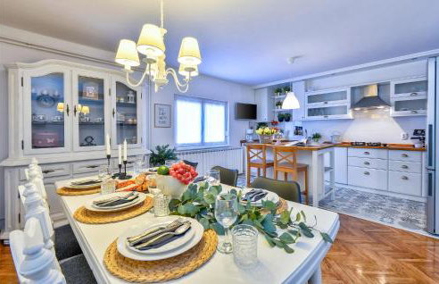 3 Bedroom Cozy Home In Gornje Plavnice - Foto 5