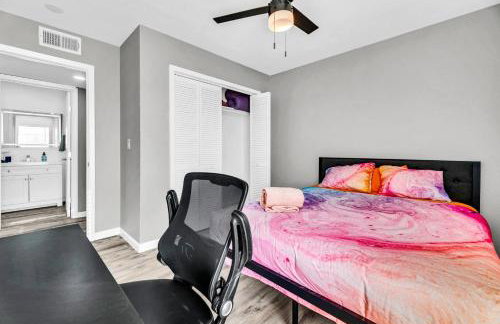 Welcoming 2BR Apartment Near Campus and Shops - Foto 13