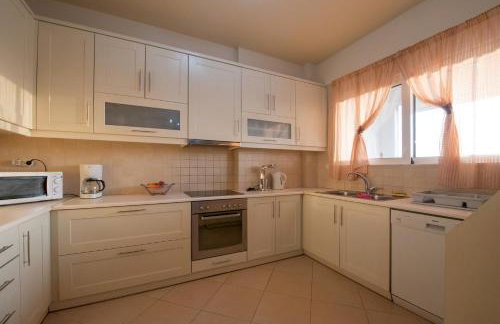 Grand Suites with Private Pools - Photo 38